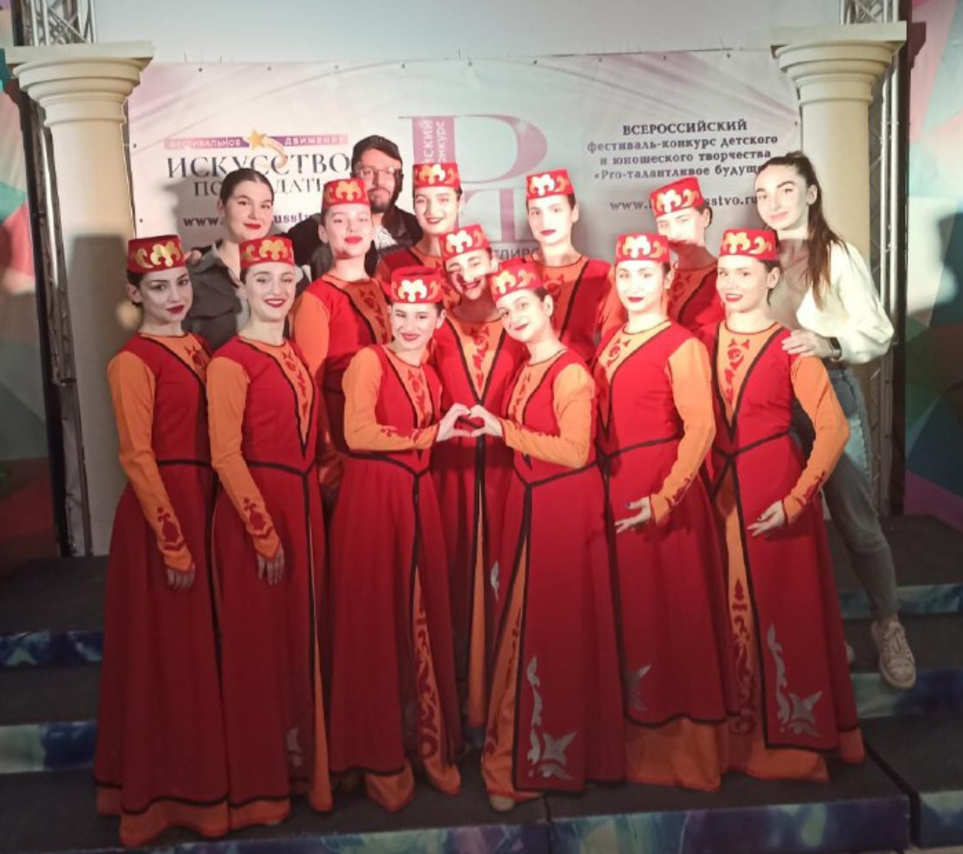 Образцовый ансамбль армянского народного танца \"Наре\" (Туапсе)